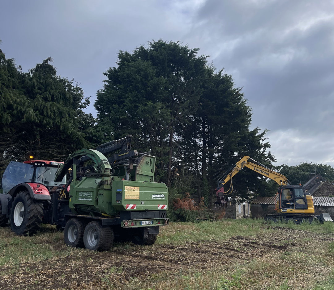 Chantier de broyage et d’élagage pour les professionnels ou les particuliers - La SARL SAVEAN et FILS